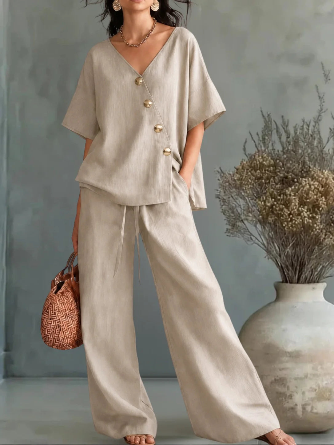 Conjunto con cuello en V y botones