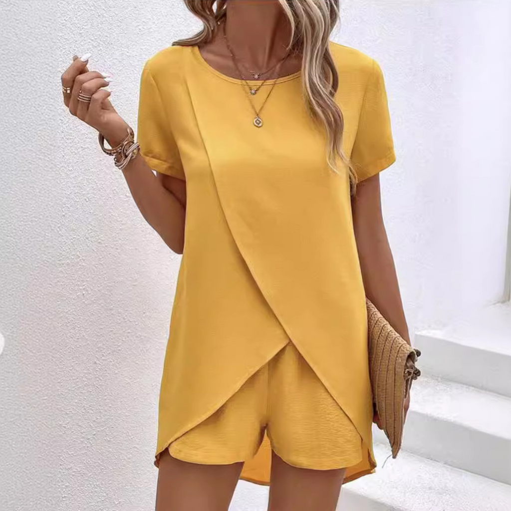 Traje corto cruzado minimalista