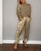 Conjunto cargo fluido y elegante
