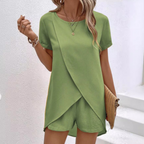 Traje corto cruzado minimalista
