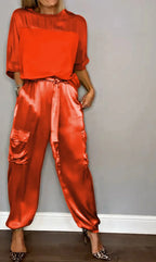 Conjunto cargo fluido y elegante